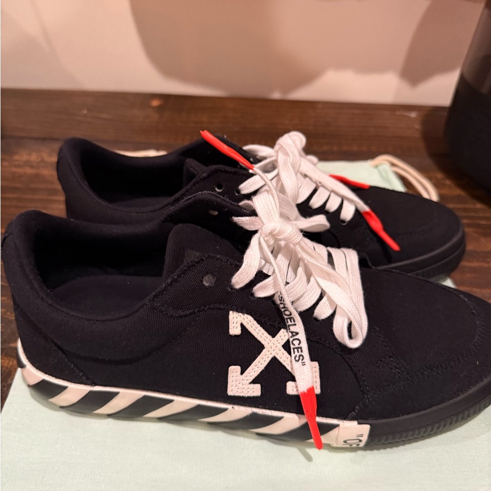 ***SOLD*** Off-White Low Vulcanized 10